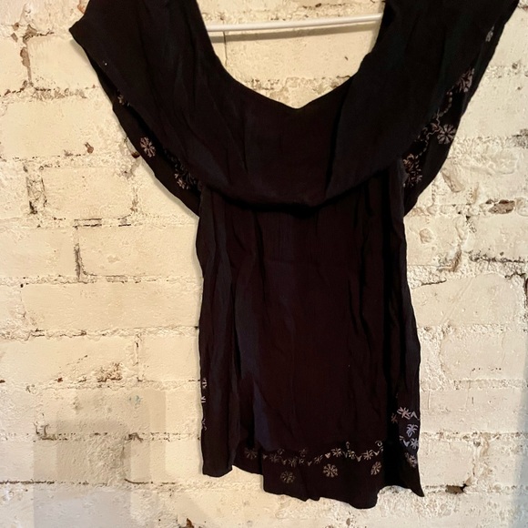 Off Shoulder Embroidered Top - Picture 2 of 4
